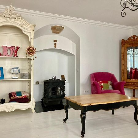 Shabby Chic - Apartment In The Heart Of Vilnius Old Town Экстерьер фото