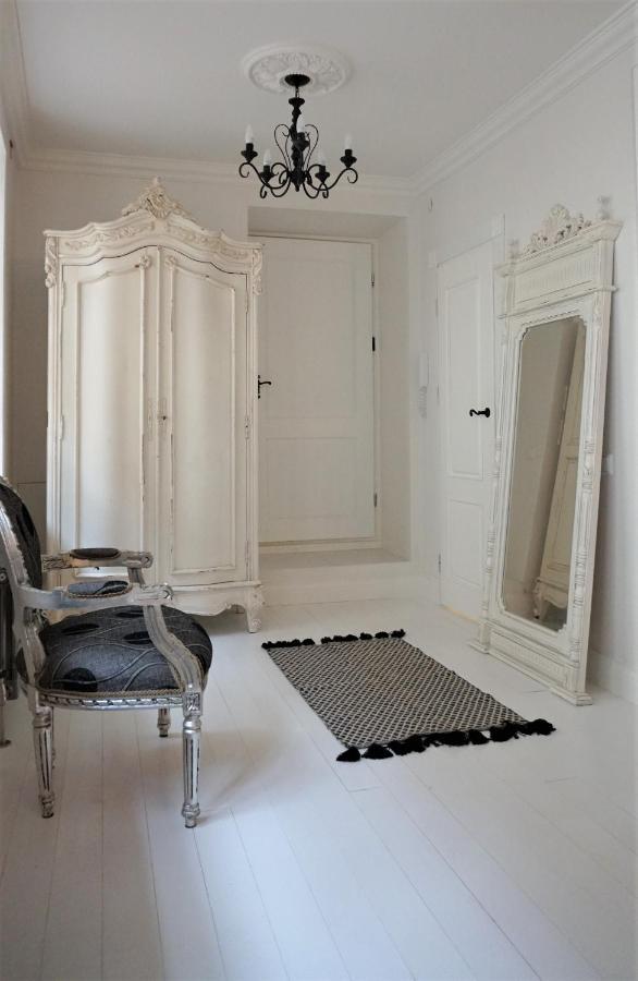 Shabby Chic - Apartment In The Heart Of Vilnius Old Town Экстерьер фото